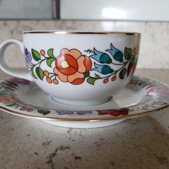 Oversized Hungarian China latte/coffee cup and saucer. - Picture 2 of 5